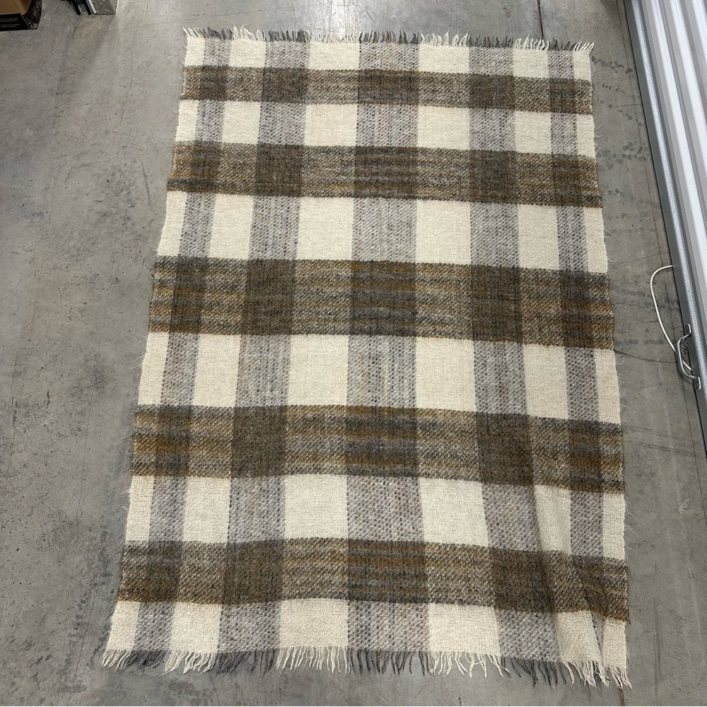 Avoca Handweavers Irish wool blanket - Picture 3 of 4